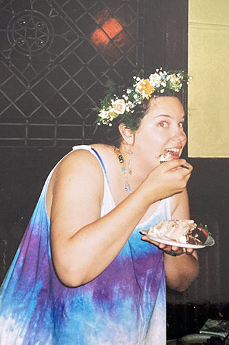 Bride rubbing cake on her face